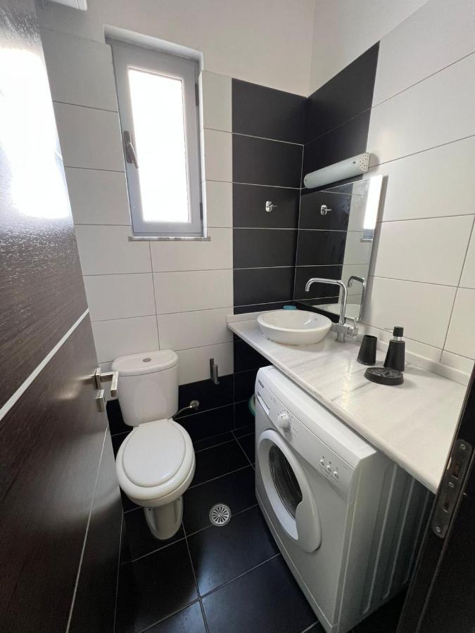 Adam Apartments Sarandë エクステリア 写真