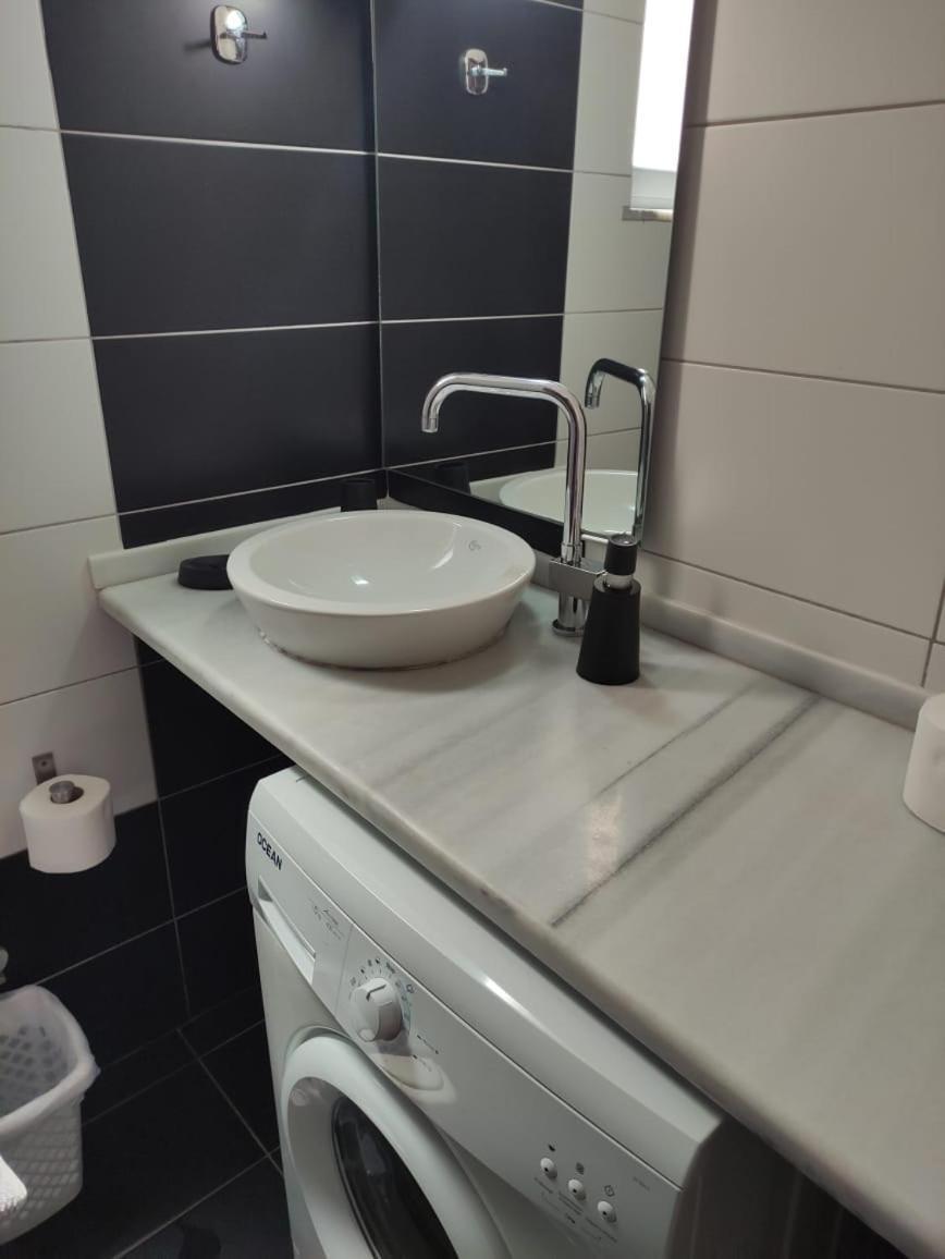 Adam Apartments Sarandë エクステリア 写真