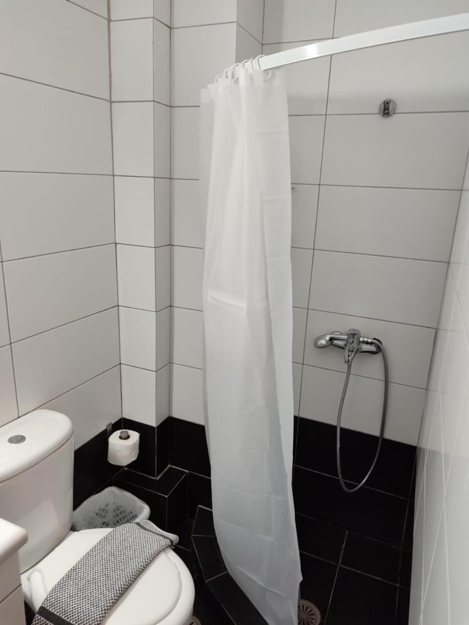 Adam Apartments Sarandë エクステリア 写真