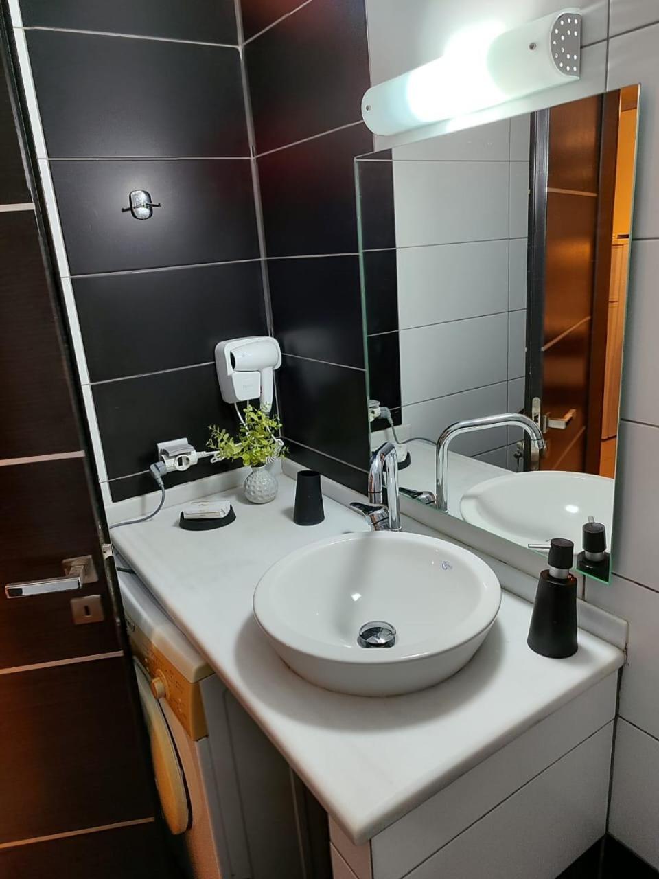Adam Apartments Sarandë エクステリア 写真