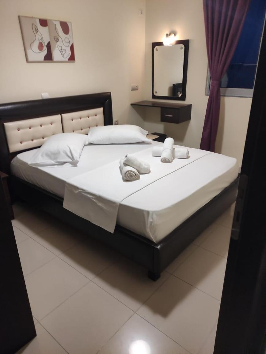Adam Apartments Sarandë エクステリア 写真